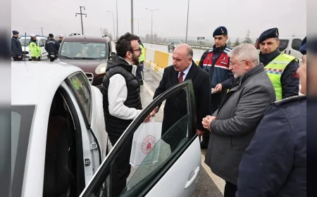 Çorum Valisi Ali Çalgan Ankara-Çorum Yolundaki Jandarma Uygulama Noktasını Ziyaret Etti