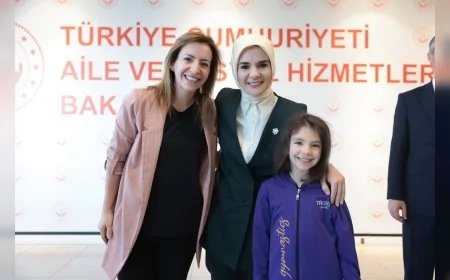Aile ve Sosyal Hizmetler Bakanı Mahinur Özdemir Göktaş Bakanlık Personeliyle Bayramlaştı