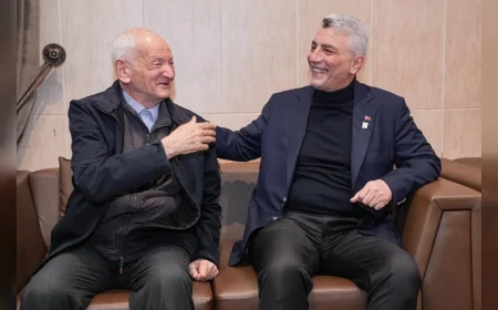 DARÜLACEZE’DE 20 YILLIK VEFA BULUŞMASI YAŞLI BÜYÜKLERLE BAYRAM ÖNCESİ DUYGUSAL ZİYARET GERÇEKLEŞTİ