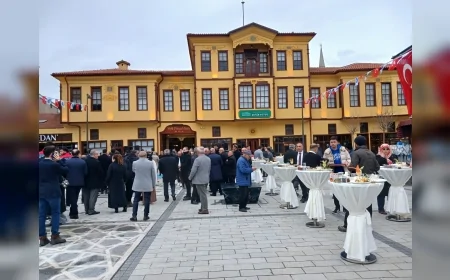 Çorum Han Önü Meydanı’nda Bayramlaşma Töreni Düzenlendi