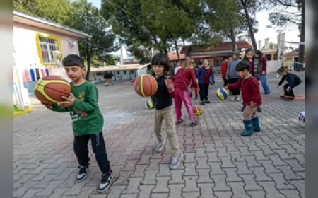 İzmir Büyükşehir Belediye Başkanı Dr. Cemil Tugay: “30 ilçede 1500 okula 31 milyon TL’yi aşan spor malzemesi desteği sağlıyoruz”