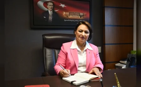 TBMM Başkanlık Divanı Üyesi CHP’li Dr. Müzeyyen Şevkin: “Savaşlar son bulsun, kadınlar ve çocuklar ölmesin”