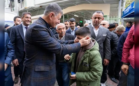 İzmir Büyükşehir Belediye Başkanı Dr. Cemil Tugay Buca’da Bayram Namazı Sonrası Vatandaşlarla Buluştu