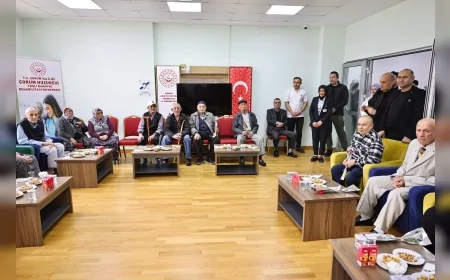 Çorum Valisi Ali Çalgan Huzurevinde Yaşlıları Ziyaret Etti Bayram Tebrikleri İletildi