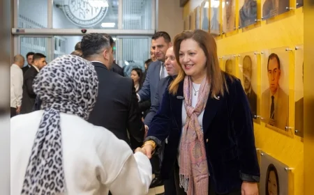 Afyonkarahisar Belediye Başkanı Burcu Köksal personelle bayramlaşma programında bir araya geldi