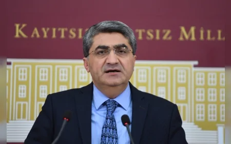 DEVA Partisi Genel Başkan Yardımcısı Mehmet Emin Ekmen: “Silifke’deki hortum tarımı vurdu, üretici yalnız bırakılmamalı”