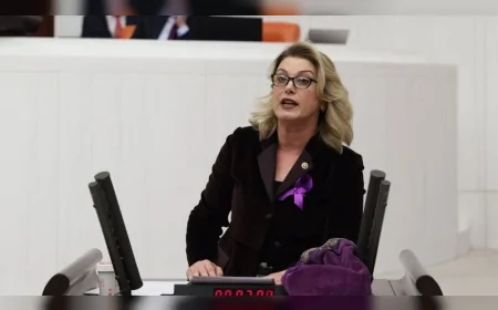 CHP Kadın Kolları Genel Başkanı Asu Kaya: “Sokaklar güvensiz, evler mezar, adalet tabelalarda kaldı”