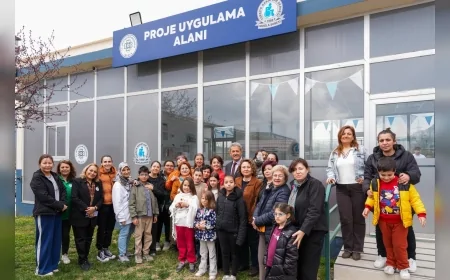 Muğla Büyükşehir Belediyesi Down Sendromu Farkındalık Günü’nde çorap boyama etkinliği düzenledi