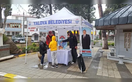 Yalova Belediyesi bayramda mezarlık ziyaretleri için ücretsiz servis ve ikram hizmeti sundu