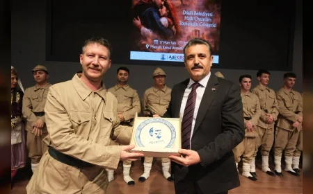 Dikili Belediye Başkanı Adil Kırgöz: “Çanakkale ruhunu sahnede bir kez daha hissettik”