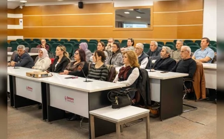 İzmir Bornova’da muhtarlara dijital iletişim eğitimi verildi