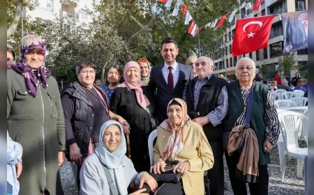 BAYRAKLI BELEDİYE BAŞKANI İRFAN ÖNAL: “YAŞ ALMIŞ BÜYÜKLERİMİZİN KENDİLERİNİ YALNIZ HİSSETMEDİĞİ BİR BAYRAKLI’YI BİRLİKTE BÜYÜTECEĞİZ”: