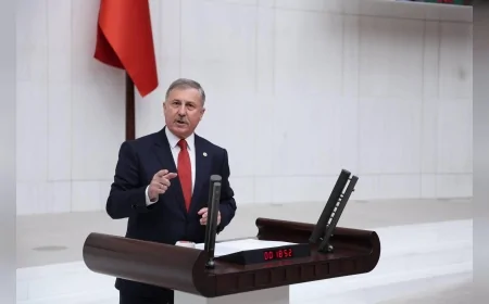 YENİ YOL GRUP BAŞKANVEKİLİ DOÇ. DR. SELÇUK ÖZDAĞ: “TEKSTİL SEKTÖRÜ TARİHİNİN EN KARANLIK DÖNEMLERİNDEN BİRİNİ YAŞIYOR”