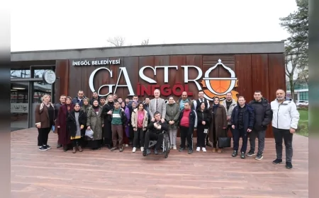 İnegöl Belediye Başkanı Alper Taban engelli öğrencilerle kahvaltı programında buluştu