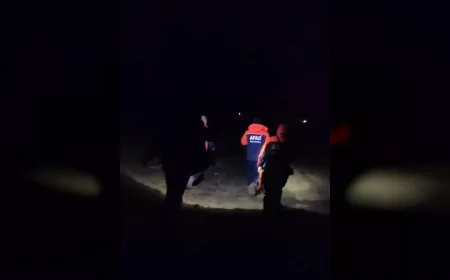 Çorum’da çamura saplanan 6 kişilik aile ekiplerin 8 saatlik çalışmasıyla kurtarıldı