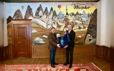 TÜRSAB YÖNETİM KURULU BAŞKANI FİRUZ BAĞLIKAYA NEVŞEHİR BELEDİYE BAŞKANI RASİM ARI İLE TURİZM İŞ BİRLİĞİNİ GÖRÜŞTÜ