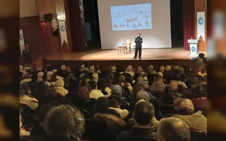 Çorum Belediyesi Puduhepa Kadın Kültür Festivali’nde Uzman Klinik Psikolog İrem Oturaklıoğlu Kaya’ya yoğun ilgi