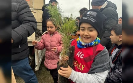 Altınbaş Köyü’nde Orman Haftası kapsamında öğrenciler yüzlerce fidanı toprakla buluşturdu