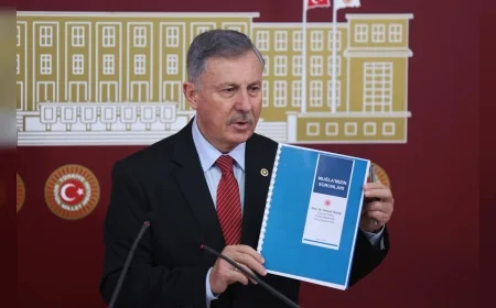 YENİ YOL GRUBU GELECEK PARTİSİ GRUP BAŞKANVEKİLİ DOÇ DR SELÇUK ÖZDAĞ: “MUĞLA CİDDİ BİR KIRILMA RİSKİYLE KARŞI KARŞIYA”