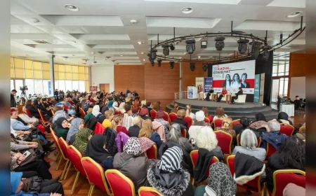 Bursa Büyükşehir Belediyesi edebiyat etkinliğinde kadın hikayeleri ele alındı