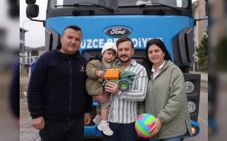 Düzce Belediyesi Temizlik Ekiplerinden Minik Arda Pars’a Oyuncak Çöp Kamyonu Sürprizi!