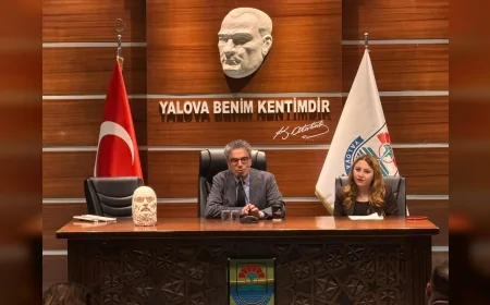 Yalova Belediyesi “İnsanı Kim Öldürdü” başlıklı felsefe konferansında hakikat ve varoluş tartışıldı