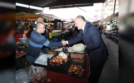 Belediye Başkanı Selçuk Yıldız:''Hemşerilerimizle Gönül Gönüleyiz'' Bayram Sonrası Pazar Ziyaretinde Esnaf Ve Vatandaşla Buluştu