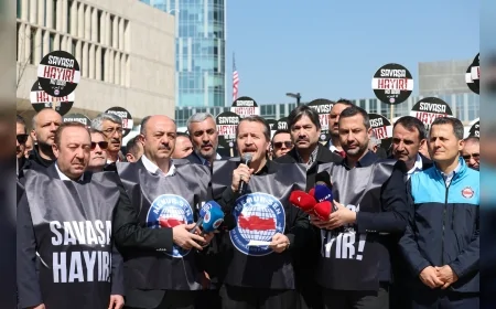 ANKARA’DA MEMUR-SEN TARAFINDAN ABD BÜYÜKELÇİLİĞİ ÖNÜNDE “SAVAŞA HAYIR” EYLEMİ DÜZENLENDİ