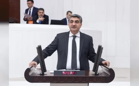DEVA Partisi Genel Başkan Yardımcısı Mehmet Emin Ekmen: “Tarsus’ta 14 köyün ortasında çimento fabrikası kabul edilemez”