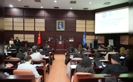 ESKİŞEHİR BÜYÜKŞEHİR MECLİSİNDE GENÇLERDEN SİMÜLASYONLA YEREL YÖNETİM DENEYİMİ!