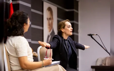 Narlıdere’de Dünya Tiyatrolar Günü’nde Afife Jale’nin Mücadelesi Sahneye Taşındı