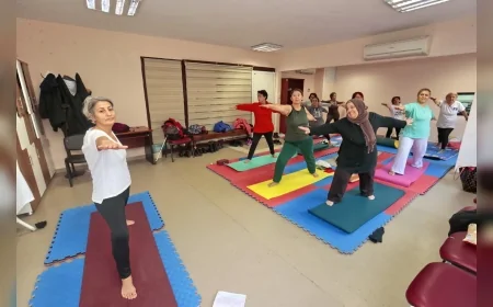 KONAK BELEDİYESİ İLERİ YAŞ MERKEZİNDE YOGA KURSUYLA 60 YAŞ ÜSTÜNE SAĞLIKLI YAŞAM DESTEĞİ
