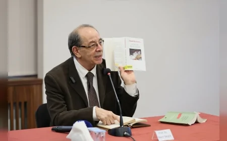 Bursa Büyükşehir Belediyesi Kültür Fabrikası etkinliklerinde felsefe söyleşisine yoğun katılım sağlandı