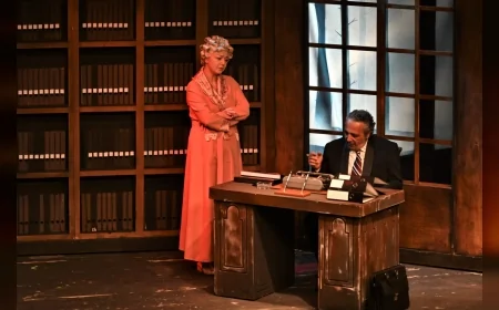 Bornova Belediyesi Şehir Tiyatrosu “Kont Öderland” ile Dünya Tiyatro Günü’nde ayakta alkışlandı