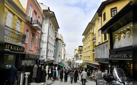 ANKARA BÜYÜKŞEHİR BELEDİYESİ ULUS’TA ÇIKRIKÇILAR YOKUŞU’NU TARİHİ DOKUSUNA UYGUN ŞEKİLDE YENİLEDİ