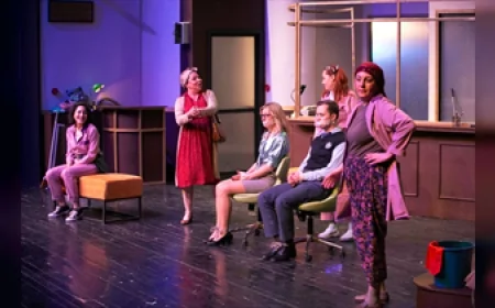 İzmir Büyükşehir Belediyesi Şehir Tiyatroları Dünya Tiyatro Günü’nü iki sahnede ücretsiz oyunlarla kutladı