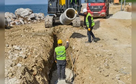 Bursa Büyükşehir Belediyesi Gemlik sahilinde altyapı çalışmalarını hızlandırarak taşkın riskini azaltıyor