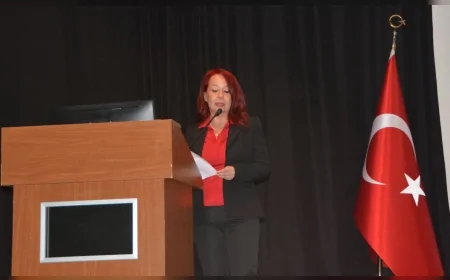 Ege Üniversitesi’nde Yaşlıya Saygı Haftası Panelinde Sağlıklı Yaşlanma ve Sanat Bir Arada Ele Alındı