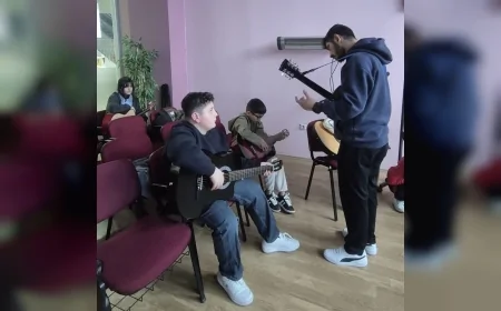 Pursaklar Belediyesi Yaşam Merkezi’nde Düzenlenen Müzik Kursları Her Yaştan Vatandaşı Sanatla Buluşturuyor