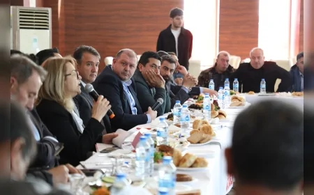 Menderes Belediye Başkanı İlkay Çiçek Muhtarlarla Buluştu “Her Zaman İletişim Halindeyiz”