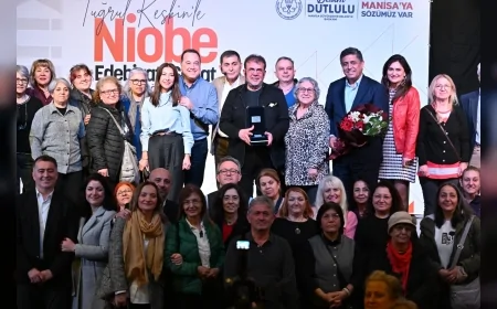 MANİSA BÜYÜKŞEHİR BELEDİYESİ NİOBE SÖYLEŞİLERİNDE NEBİL ÖZGENTÜRK SANATSEVERLERLE BULUŞTU