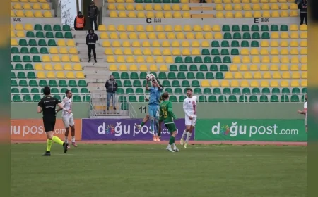 İzmir’de Altınordu kalecisi Arif Şimşir’den dikkat çeken performans 8 penaltının 7’sini kurtardı