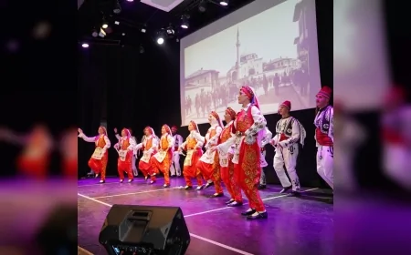 Ayvalık’ta öğretmenler “Anadolu’nun Kapısı Çanakkale” ile zaferin mirasını sahneye taşıdı