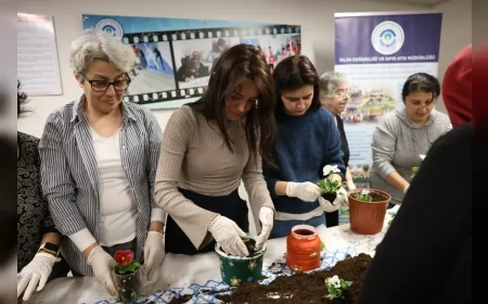 Odunpazarı Belediye Başkanı Kazım Kurt sıfır atık etkinliğinde atık malzemeleri çiçeklerle buluşturdu