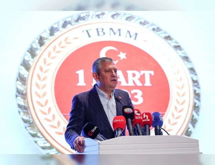 CHP Genel Başkanı Özgür Özel: “Erdoğan tarafından Trump’a verilen bildiğimiz bilmediğimiz tavizler Türkiye için milli güvenlik sorunudur”