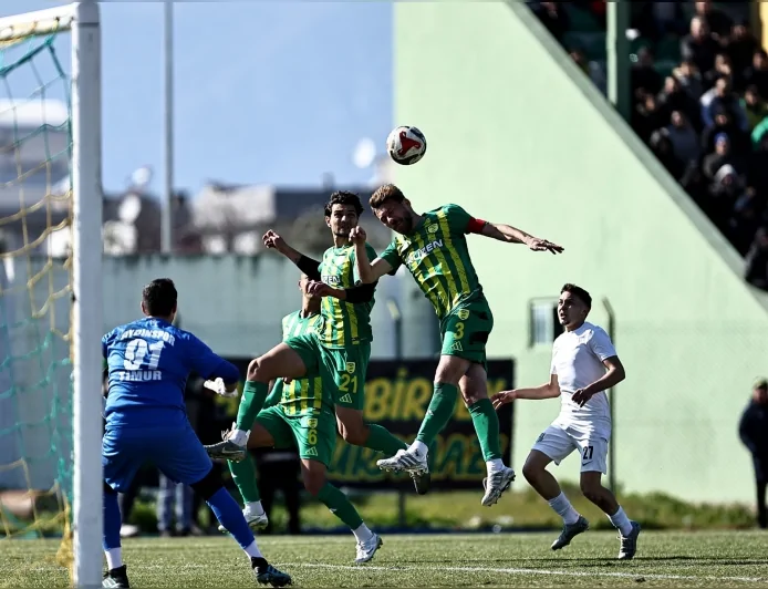 BALIKESİR EDREMİT’TE 1966 EDREMİTSPOR AYDINSPOR’U 3-0 MAĞLUP ETTİ