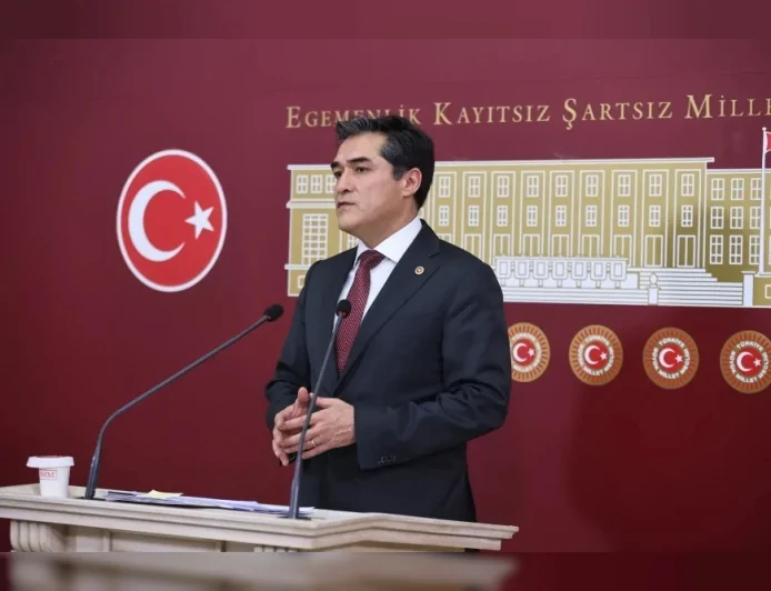 İYİ Parti Sözcüsü Buğra Kavuncu: “Bu mektup bölünmenin mektubudur, anayasanın vatandaşlık tanımını tartışmaya açacaklar”