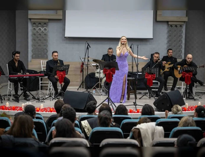 Bornova’da Aşk Şarkıları Gecesi