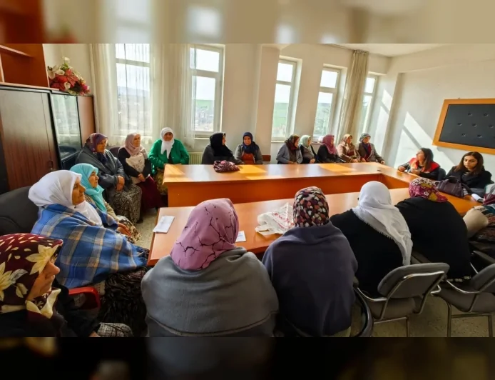 Çorum’da Kadın Çiftçilere Yönelik Eğitimler Devam Ediyor, Hububat Alanlarında Hastalık İncelemesi Yapıldı
