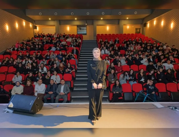 Hitit Üniversitesi Çorum’da Dijital Bağımlılığa Dikkat Çekti Lise Öğrencilerine Dijital Detoks Çağrısı